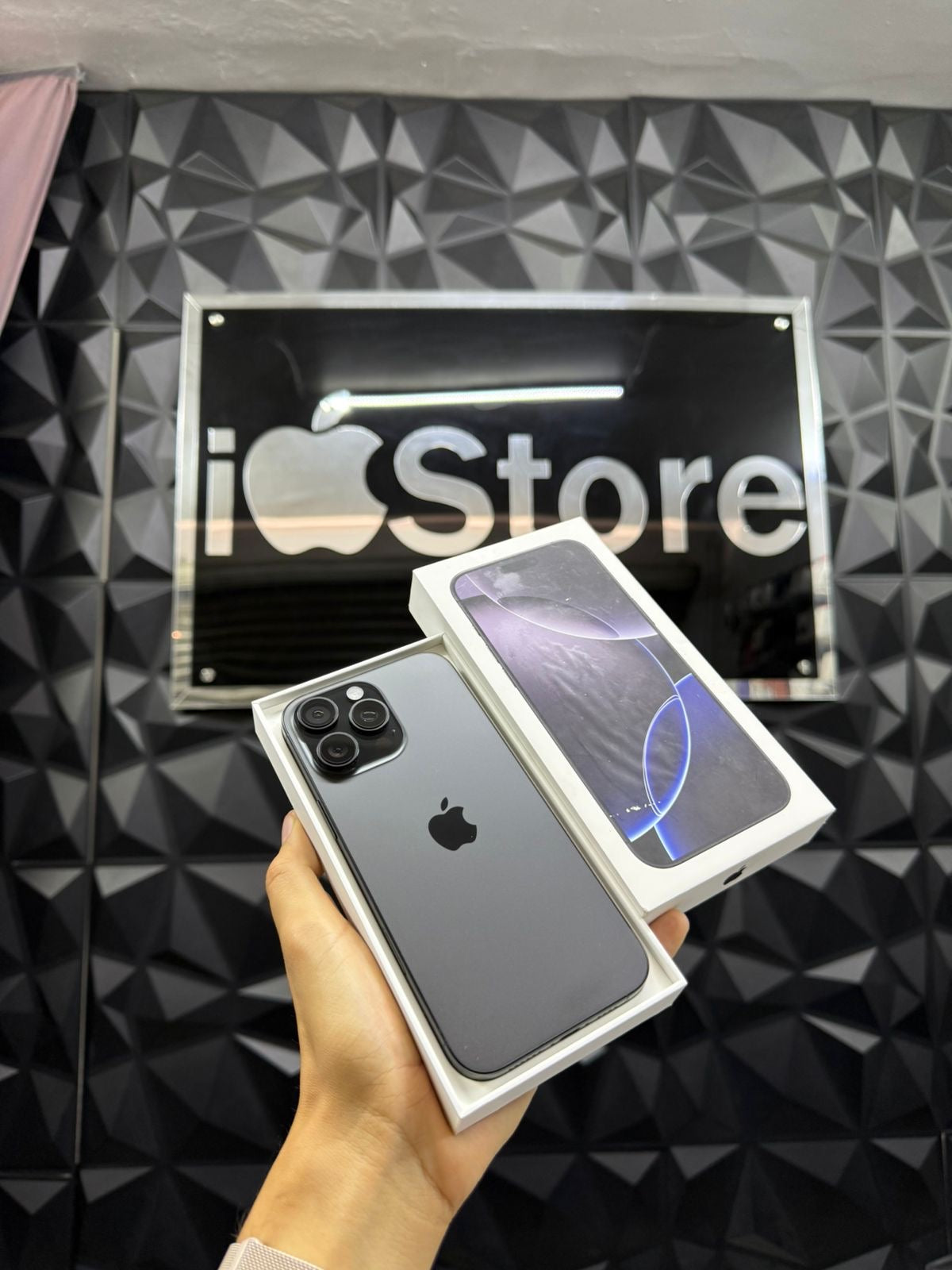 iPhone 16 Pro Max