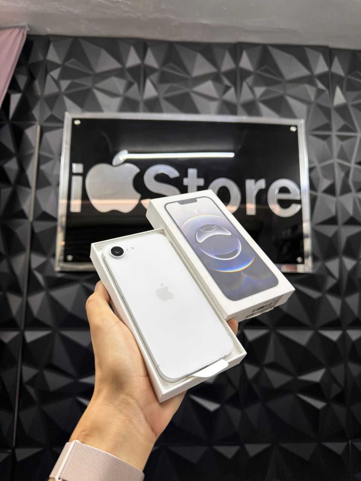 iPhone 16 e