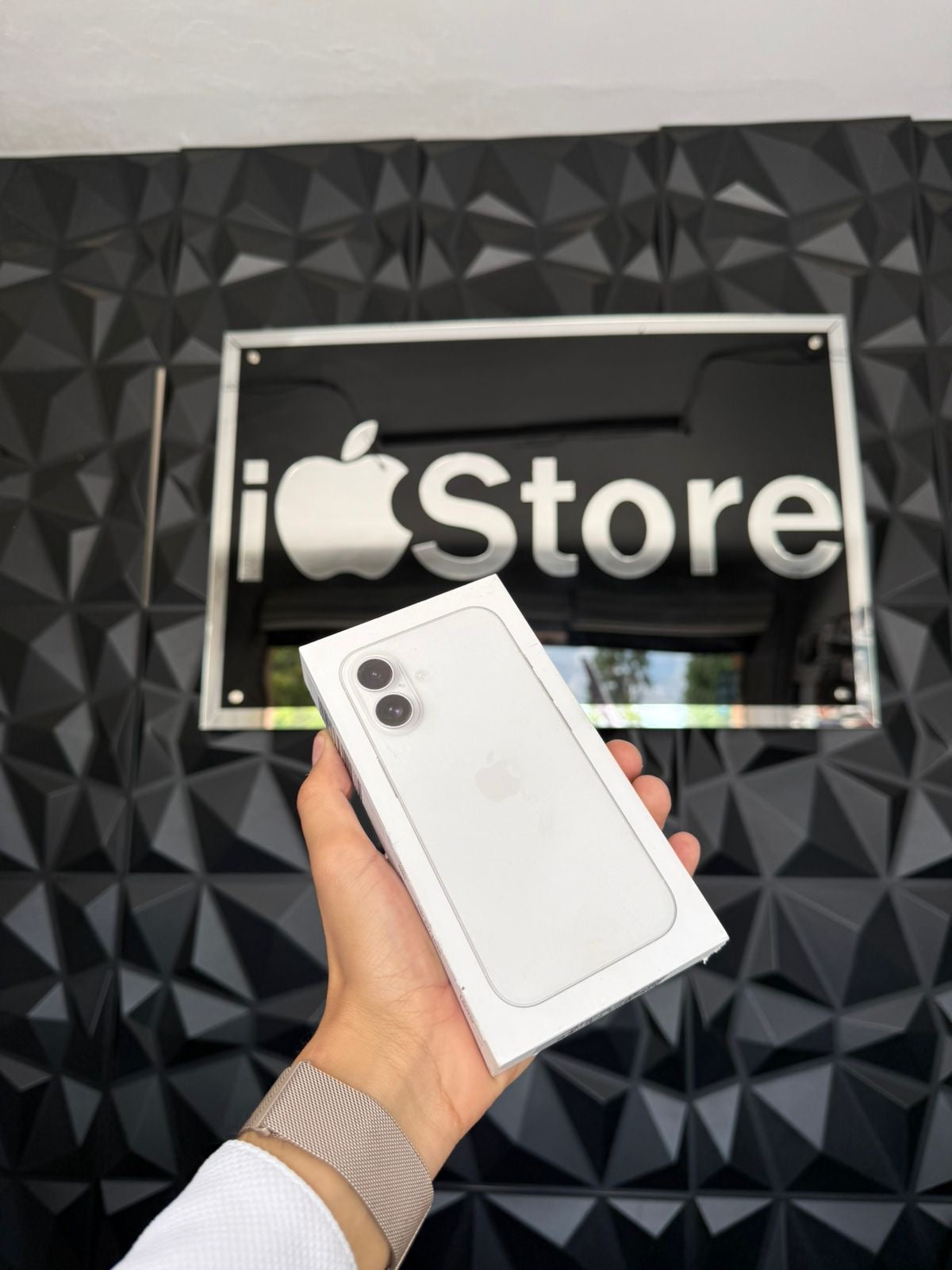 iPhone 16 Plus
