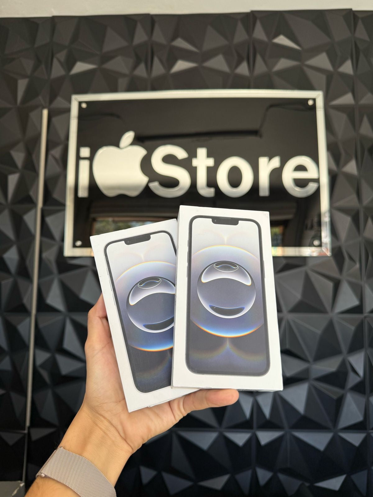 iPhone 16 e