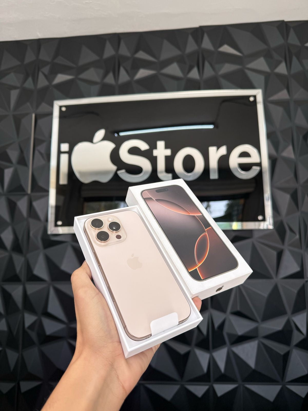 iPhone 16 Pro Max