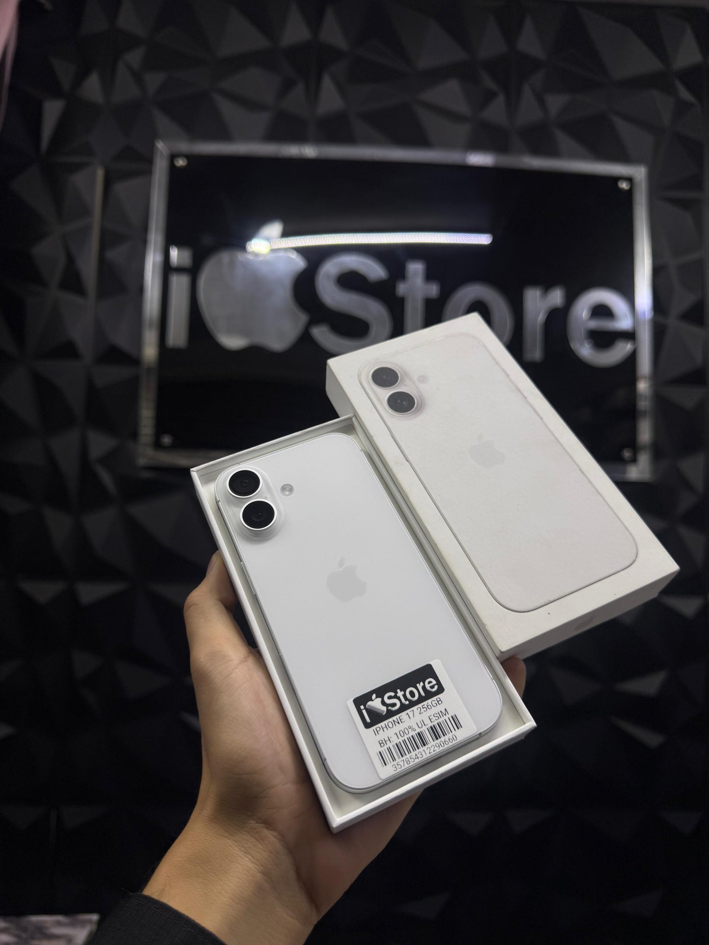 iPhone 17